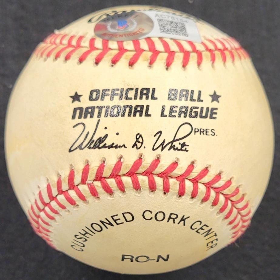 Willie Mays signed Official National NL Baseball autograph Giants ~ Beckett BAS