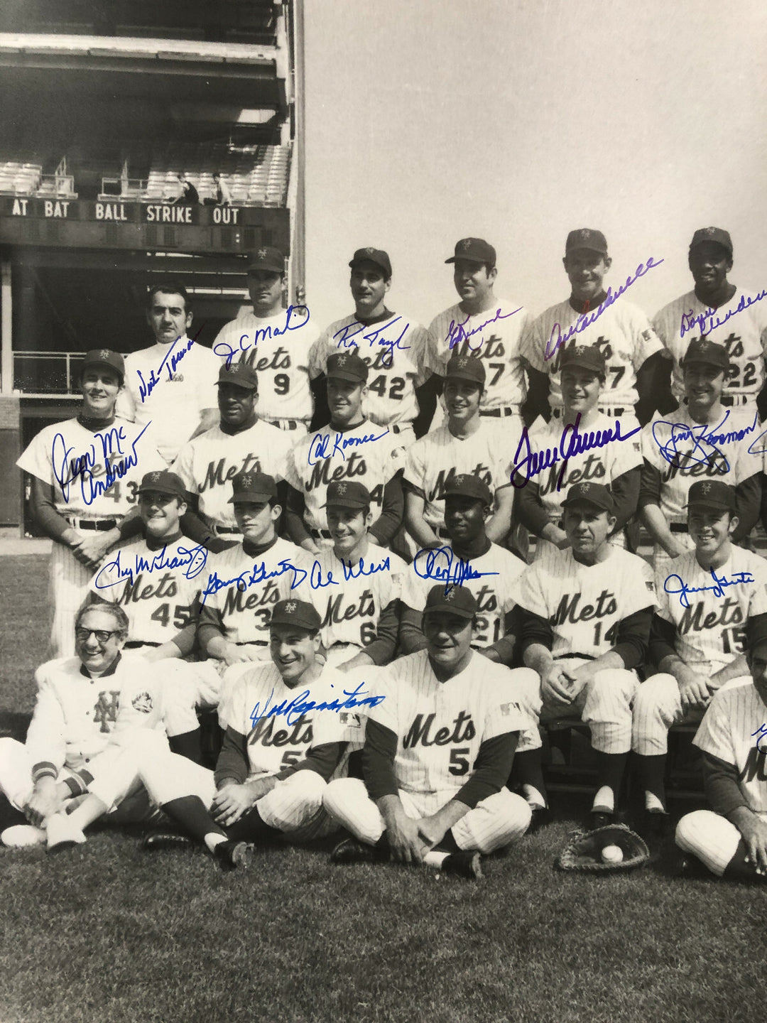 1969 Mets Team Signed 16x20 Photo Framed 27 Auto Tom Seaver Nolan Ryan Berra JSA