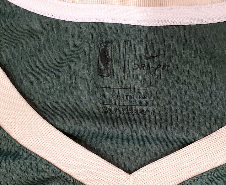 Milwaukee Bucks Giannis Antetokounmpo Signed Green Nike Jersey Size XXL Beckett