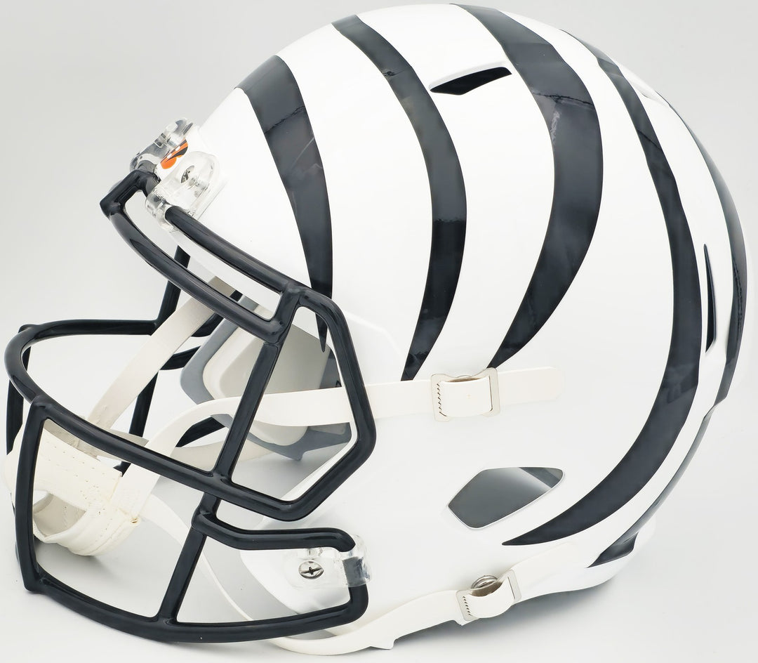 Ja'Marr Chase Auto Bengals White 2022 Alternate FS Replica Helmet Beckett