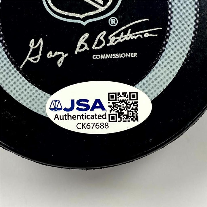 Sean Avery signed Los Angeles Kings Official Game Puck autograph JSA