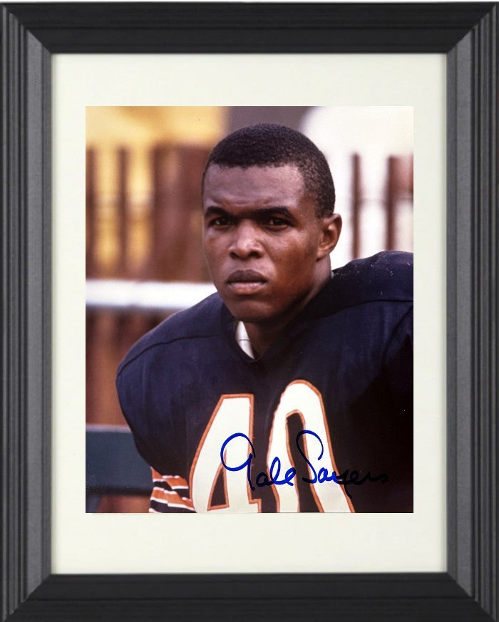 Gale Sayers signed Chicago Bears 8x10 Photo imperfect Framed- NFL Alumni COA/HOF