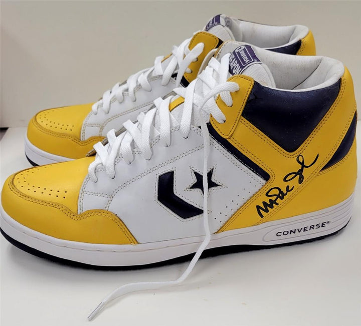 Magic Johnson signed Original Converse Weapon Shoes Size 13 ~ Beckett BAS