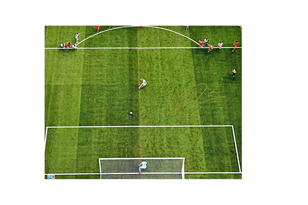 Megan Rapinoe Autographed 2019 WC PK Gold 16x20 Photo