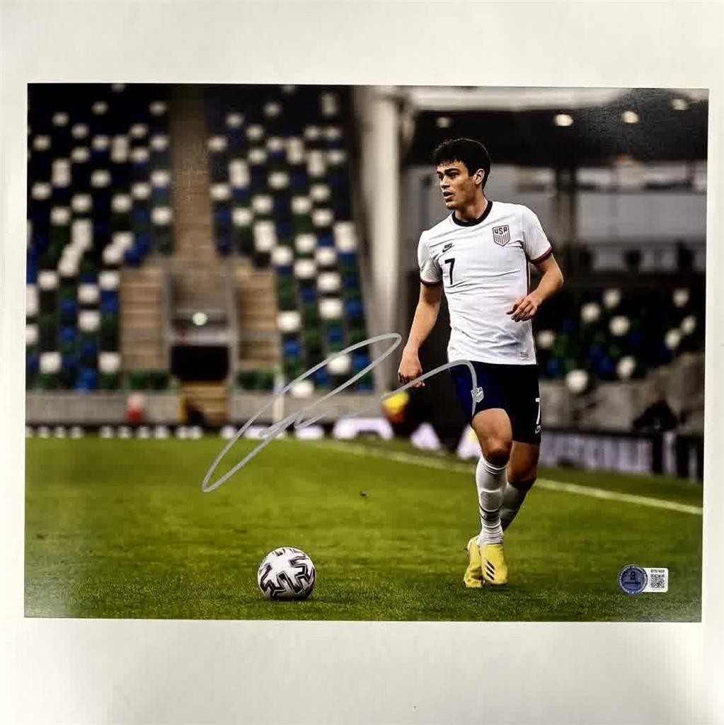 Giovanni Reyna signed USA USMNT 11x14 photo autograph ~ Beckett BAS