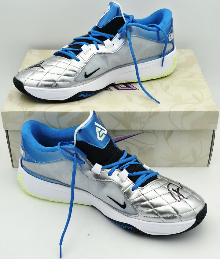 Giannis Antetokounmpo Auto Signed Nike Zoom Freak 5 Shoes Bucks Size 17 Beckett