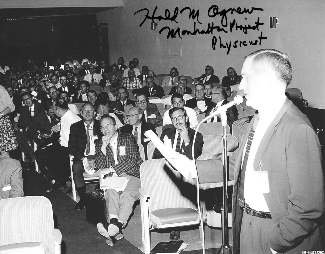 Harold M. Agnew signed  WWII Hiroshima Atomic Bomb  8x10 Photo Manhattan - PSA