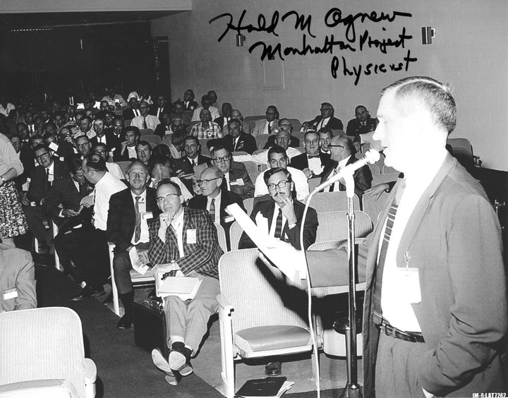 Harold M. Agnew signed  WWII Hiroshima Atomic Bomb  8x10 Photo Manhattan - PSA