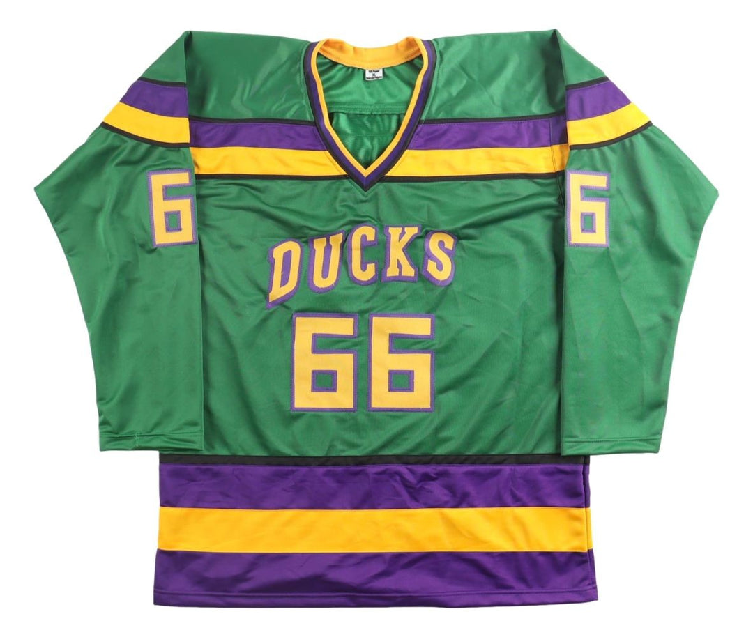 Emilio Estevez Mighty Ducks Signed Green Bombay Hockey Jersey JSA QR Holo