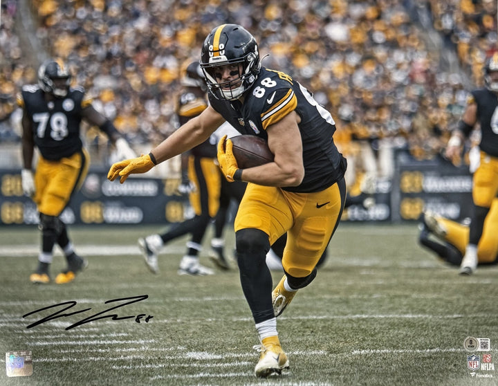Pat Freiermuth Autographed Pittsburgh Steelers 16x20 Photo Beckett Witness 56964
