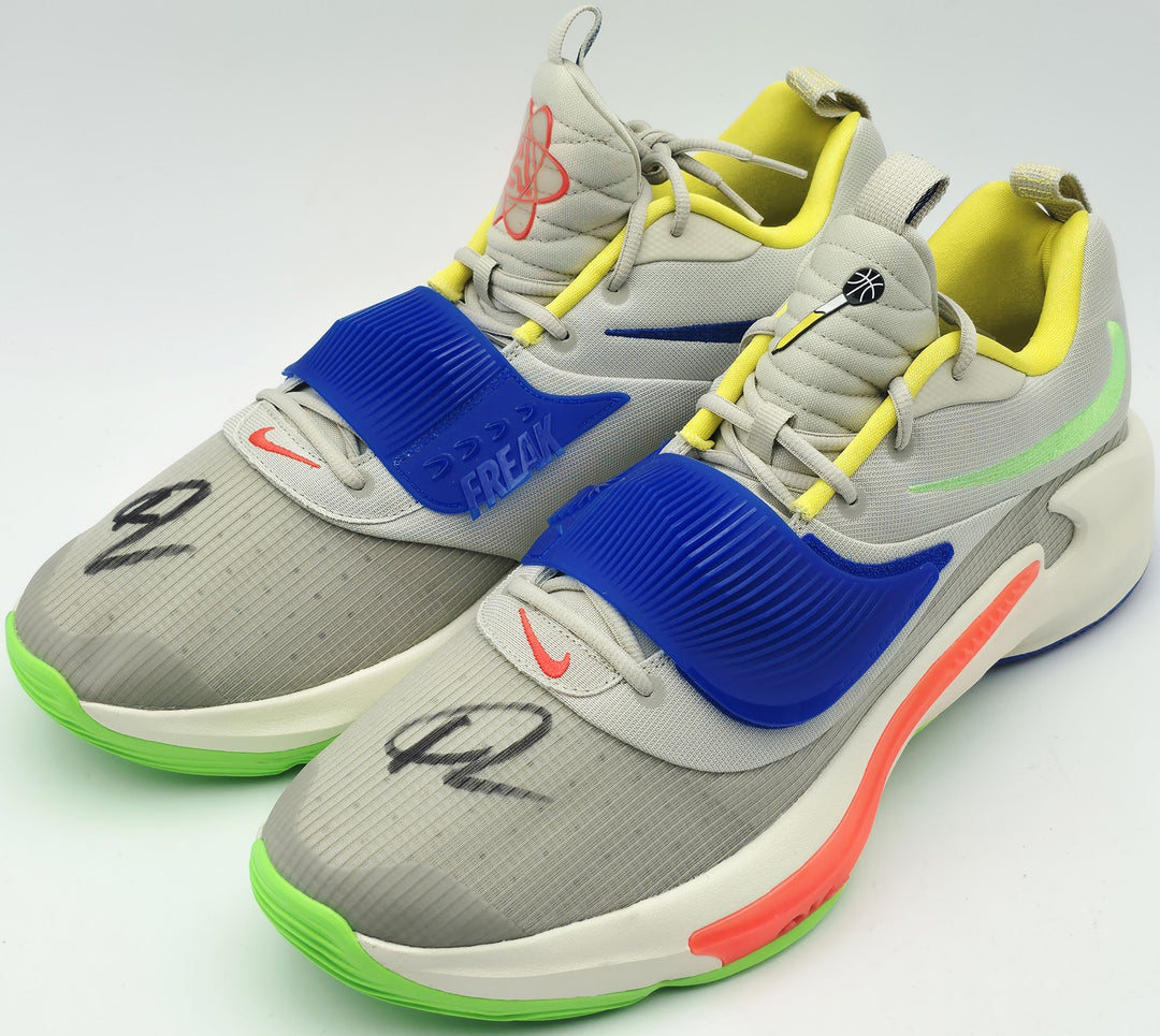 Giannis Antetokounmpo Auto Signed Nike Zoom Freak 3 Shoes Bucks Size 17 Beckett
