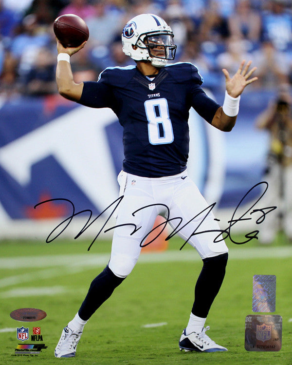 Marcus Mariota signed Tennessee Titans 8x10 Photo w/ #8 - Mariota/Tri-Star Holos
