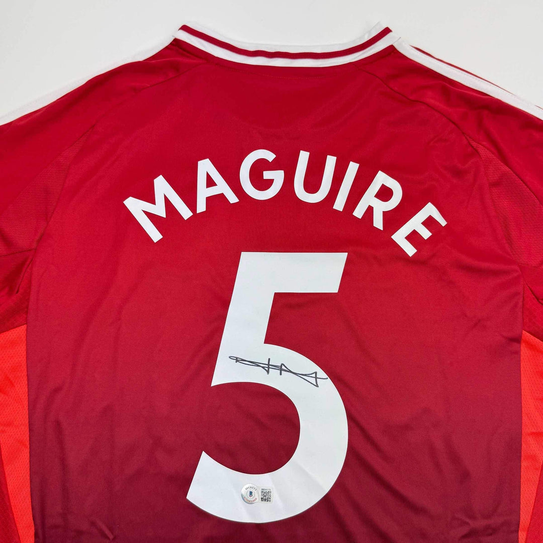 Autographed/Signed Harry Maguire Manchester United Red Soccer Jersey Beckett COA