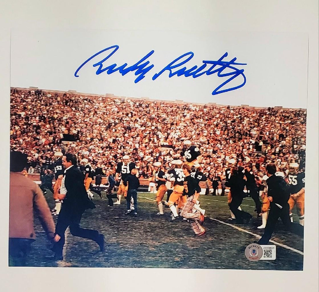Rudy Ruettiger signed Notre Dame Carry Off 8x10 photo ~ Beckett BAS Witness Holo