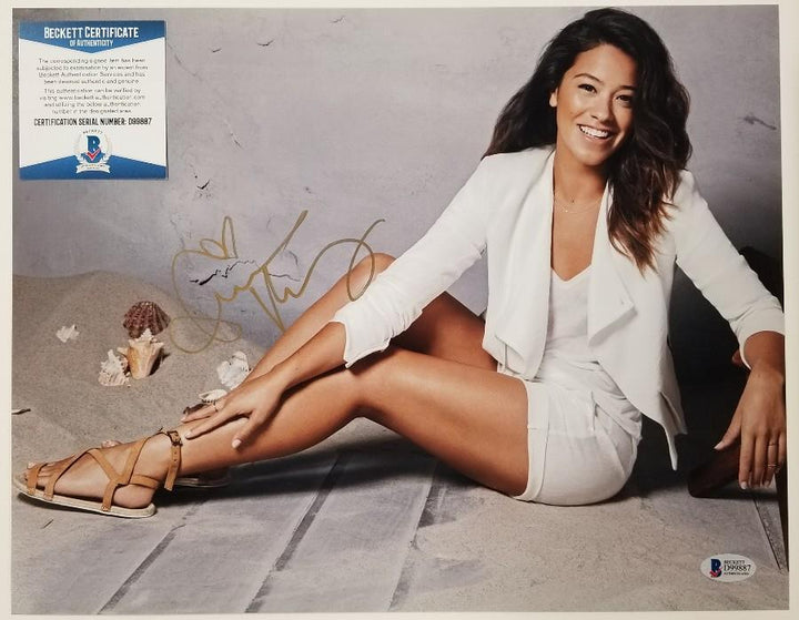 GINA RODRIGUEZ Signed 11x14 Photo Actress Auto (A) ~ Beckett BAS COA