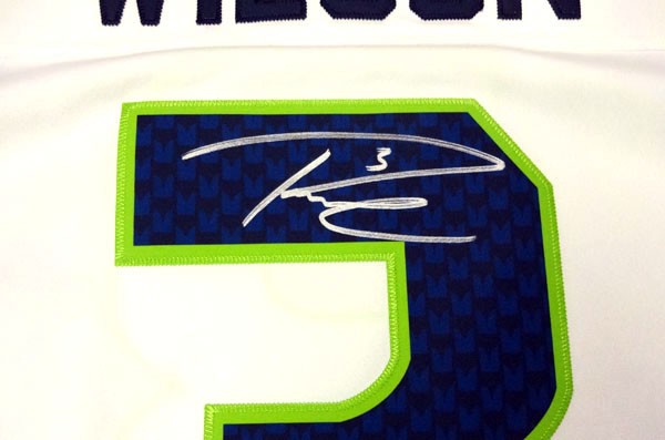 Seattle Seahawks Russell Wilson Signed White Nike Twill Jersey Size L RW Holo