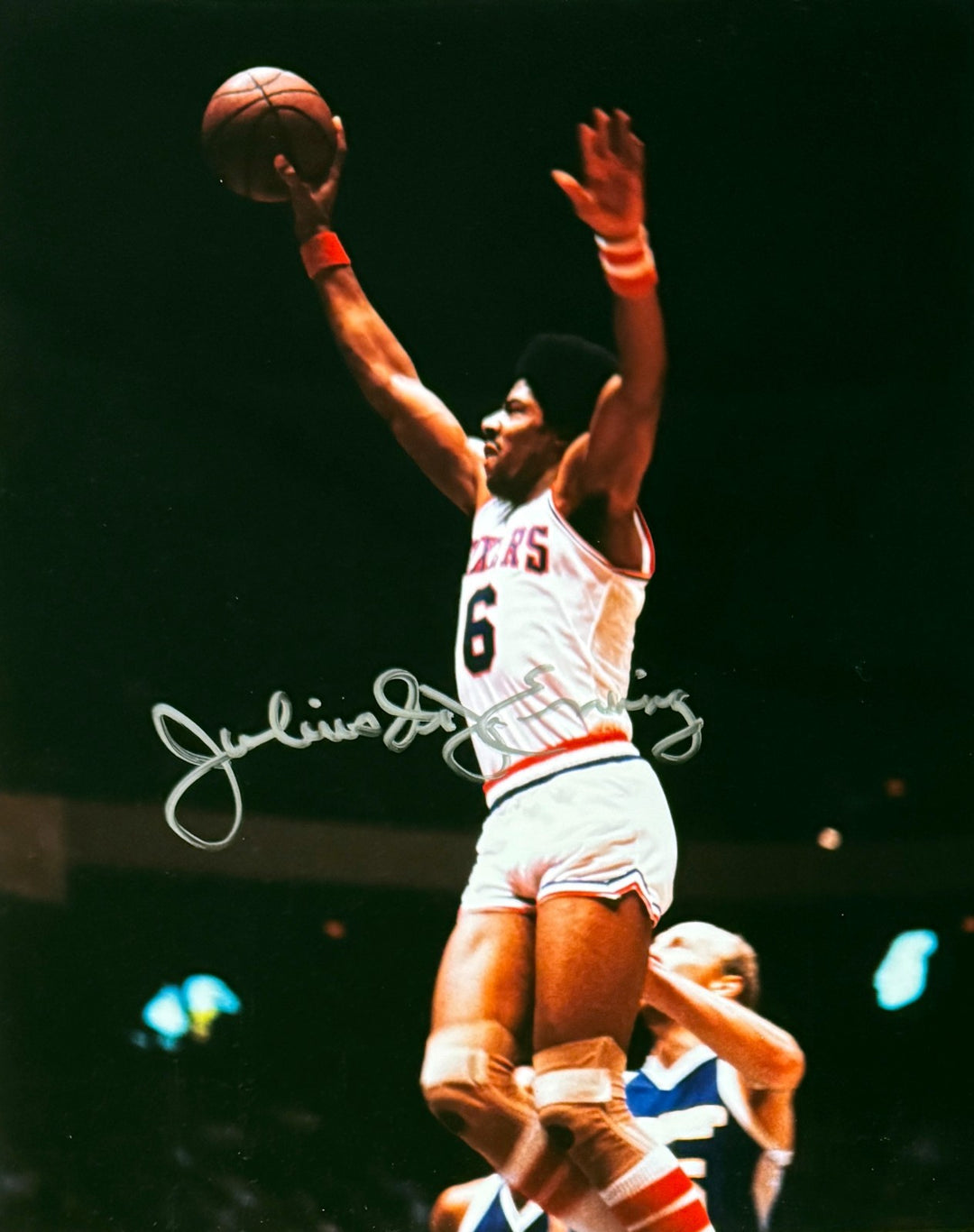 Julius "Dr. J" Erving signed 76ers 8x10 Photo minor dings-Goldin Scoreboard COA