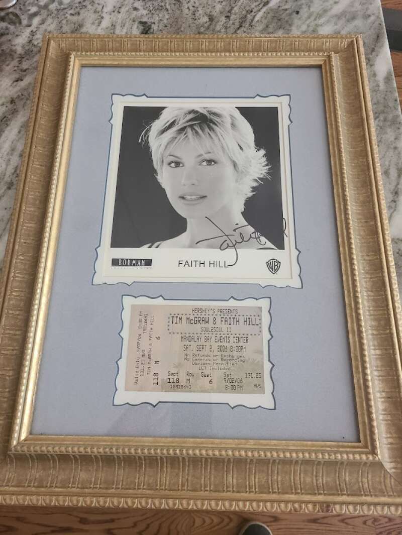 Faith Hill JSA Coa Signed 8x10 Photo Framed With Concert Ticket Autograph