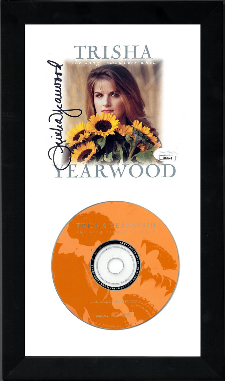 Trisha Yearwood signed 1993 The Song Remembers When Booklet CD Framed 6.5x12 JSA