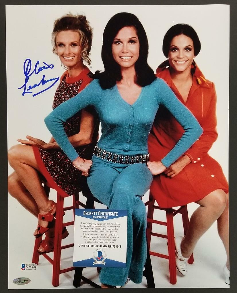 Cloris Leachman signed The Mary Tyler Moore Show 11x14 Photo Autograph ~ BAS COA