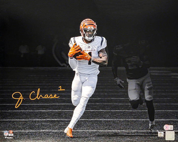 Ja'Marr Chase Auto Signed 16x20 Photo Cincinnati Bengals Spotlight Beckett