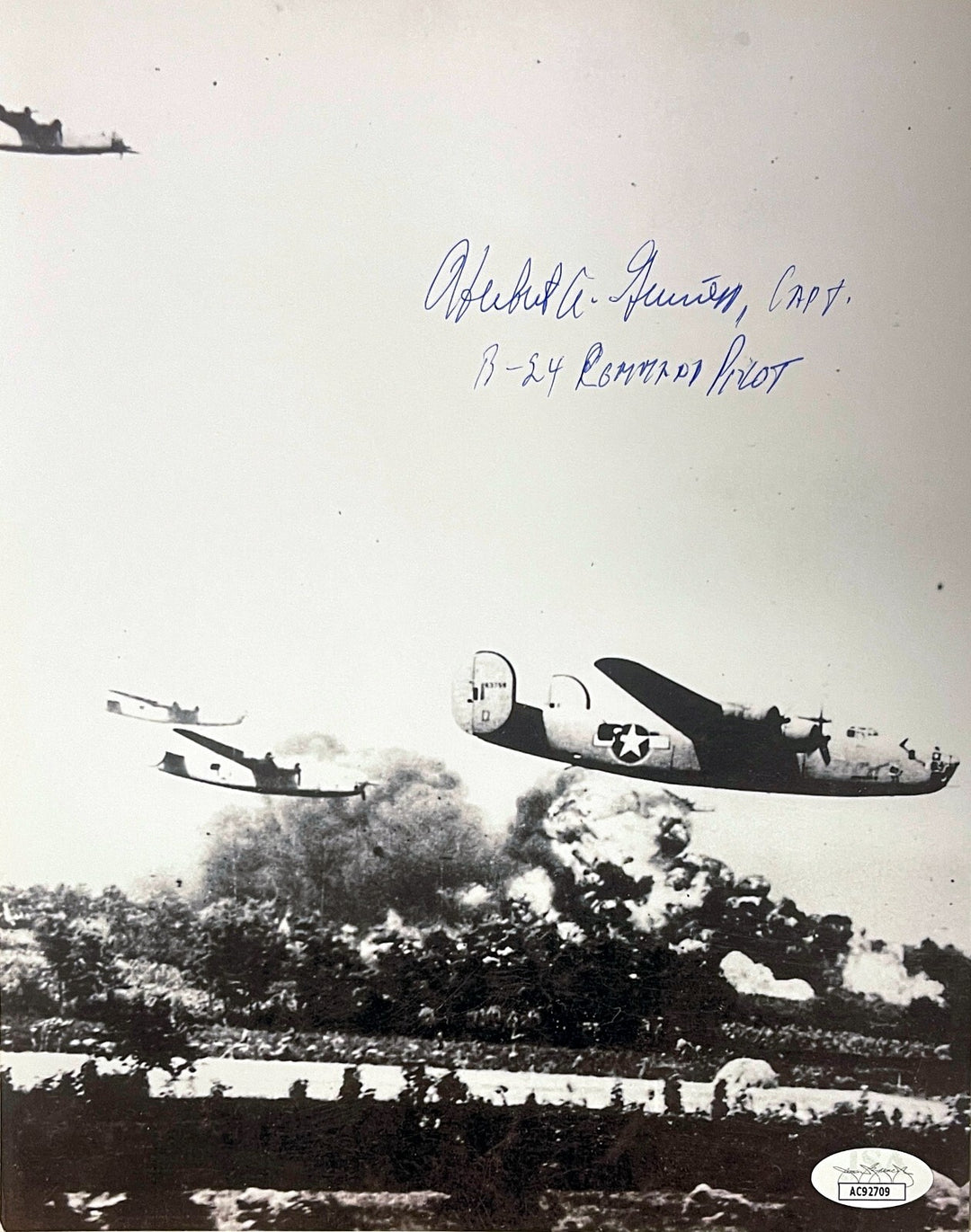 Herbert Guiness signed 1943 WWII Ploesti Raid/B-24 Pilot 8x10 Photo Romania- JSA
