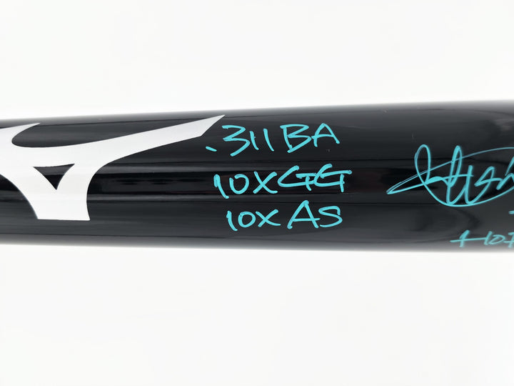 Ichiro Suzuki Auto Black Mizuno Player Model Bat Mariners 7 Stat Beckett Witness