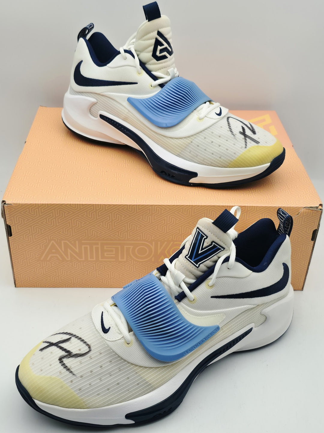 Giannis Auto Signed 2021 (PE) Promo Nike Zoom Freak 3 Game Shoes Size 17 Beckett