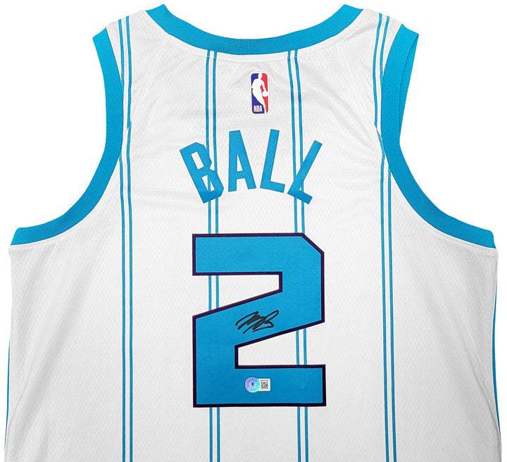 Charlotte Hornets LaMelo Ball Signed White Nike Swingman Jersey Size M Beckett