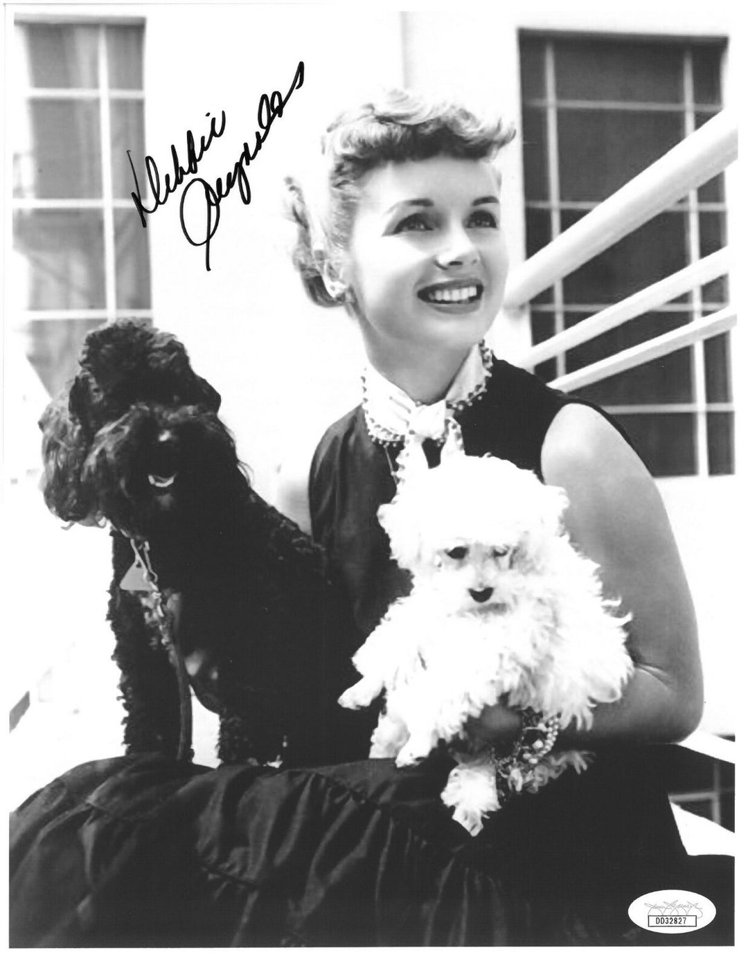 Debbie Reynolds signed Vintage B&W 8.5x11 Photo - JSA Hologram #DD32827