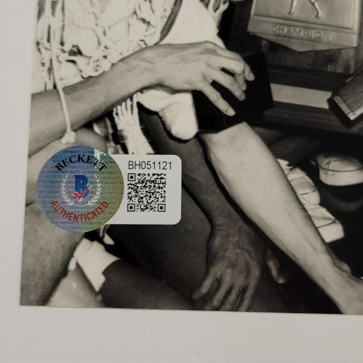 John Wooden signed UCLA 1963-64 NCAA Champs 5x7 photo autograph ~ Beckett BAS