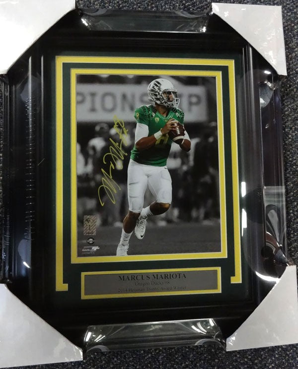 Marcus Mariota Signed Framed 8x10 Photo Oregon Ducks MM Holo