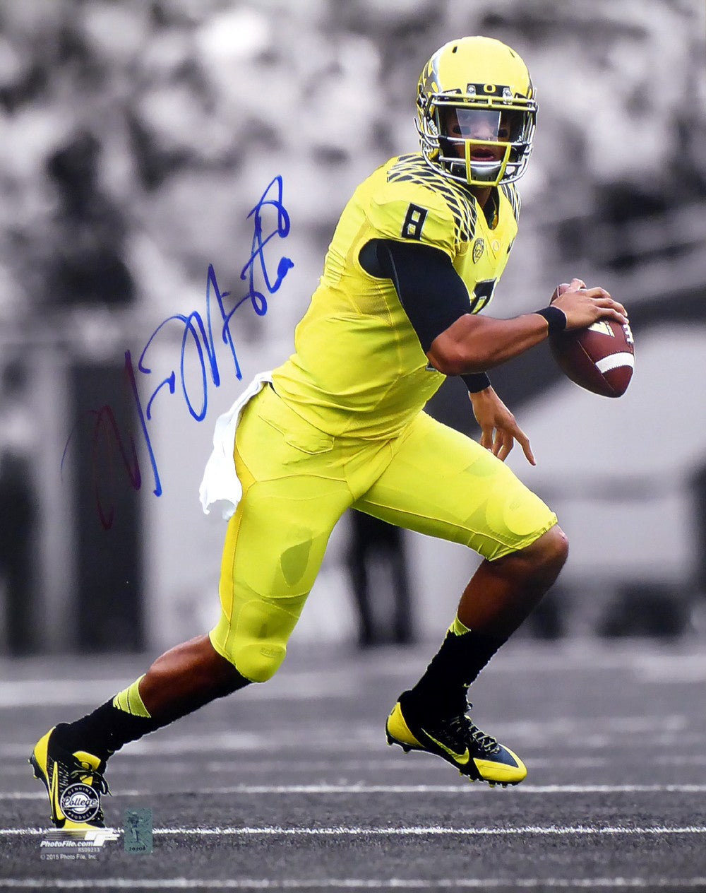 Marcus Mariota Autographed Signed 16x20 Photo Oregon Ducks Spotlight MM Holo