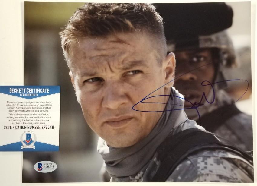 Actor JEREMY RENNER Signed 8x10 Photo THE HURT LOCKER Autograph~ Beckett BAS COA