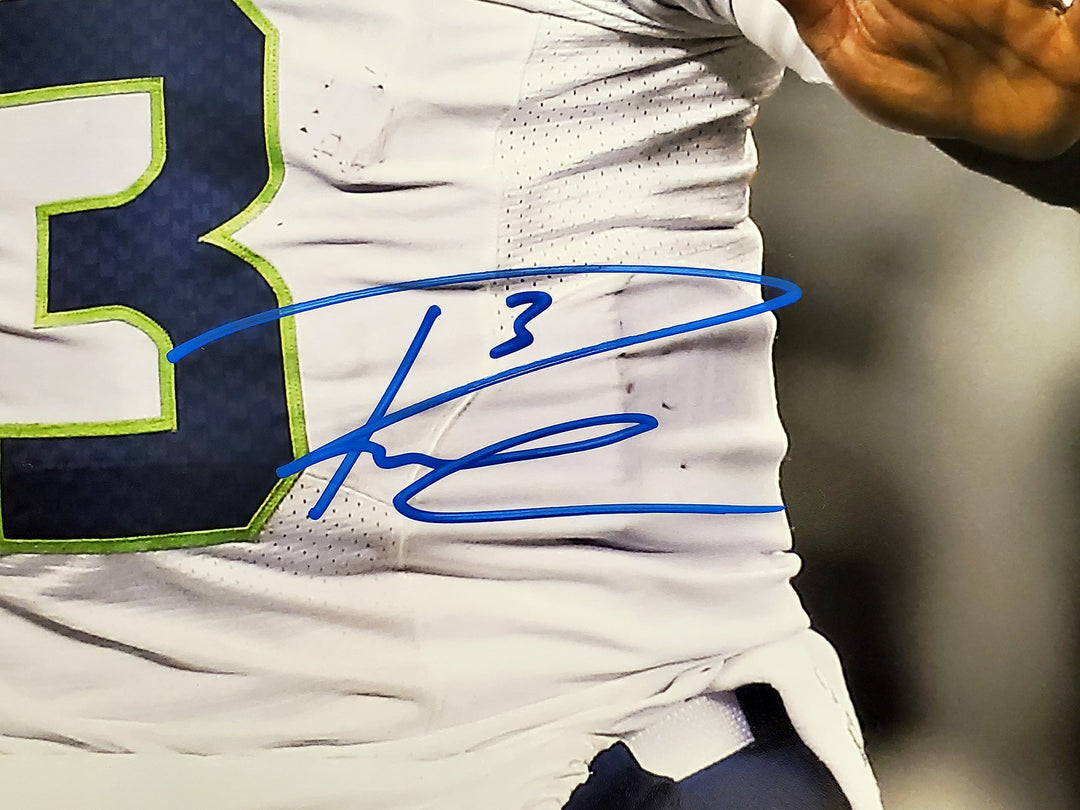 Russell Wilson Signed 16x20 Photo Seattle Seahawks Super Bowl RW Holo