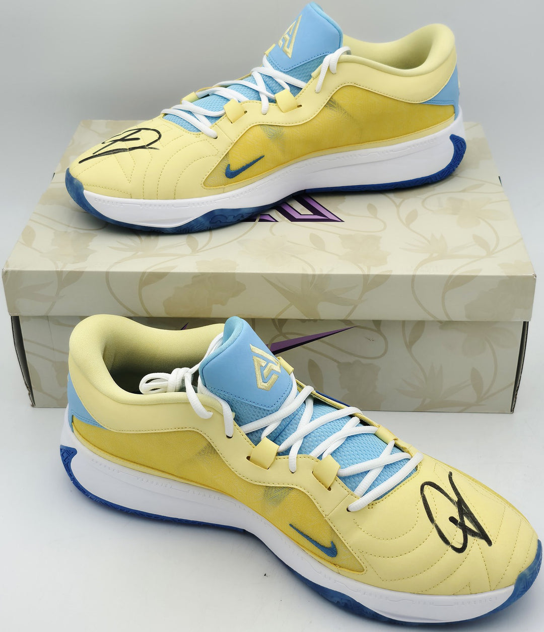 Giannis Signed 2023 PE Promo Nike Immortality 3 Shoes Size 17 BAS Witness