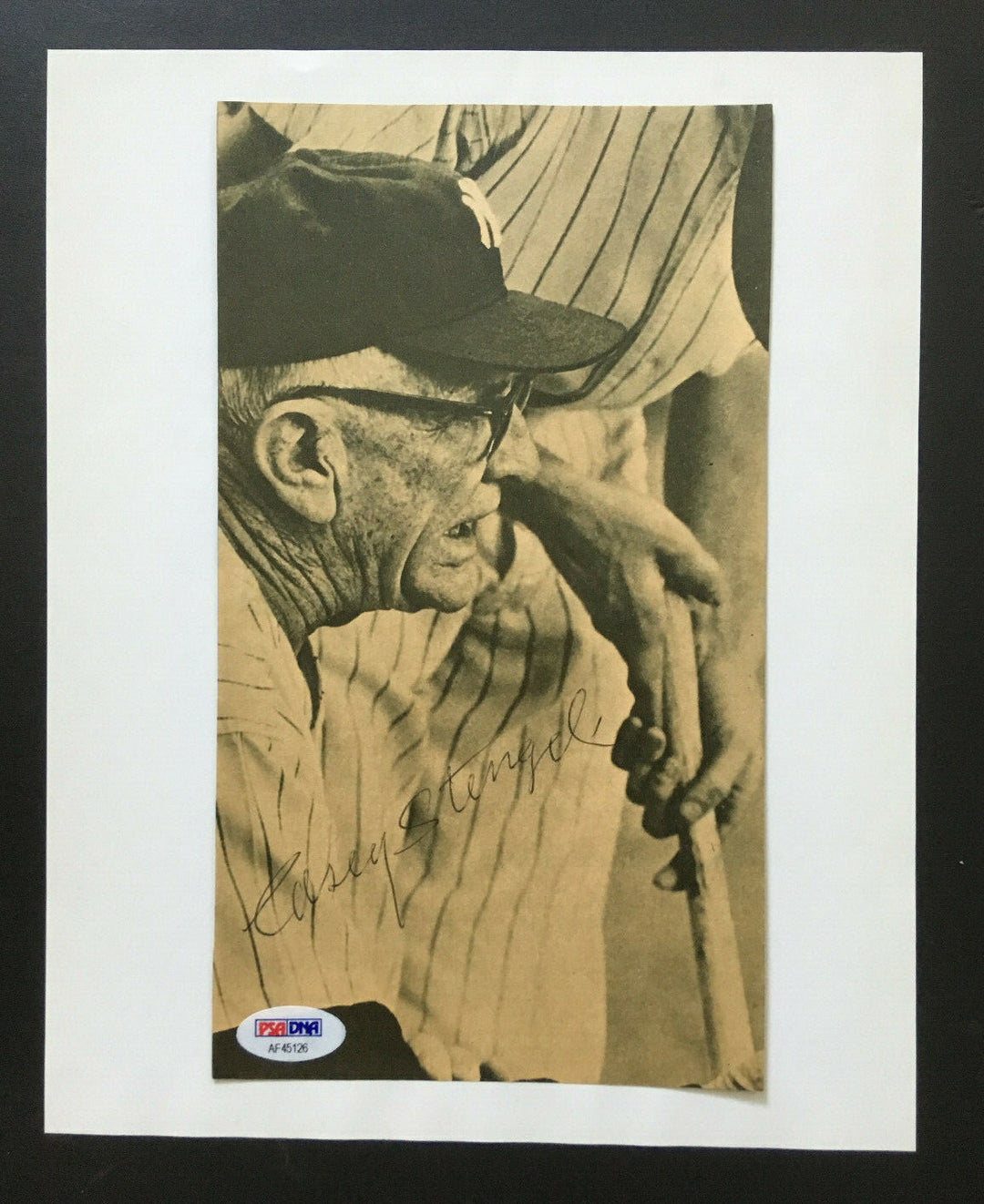 Casey Stengel Yankees Manager Signed Newspaper photo Hof Autograph Rare PSA LOA