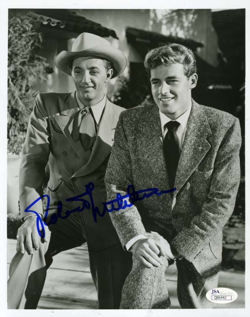 Robert Mitchum Jsa Coa Hand Signed 8x10 Photo Authenticated Autograph