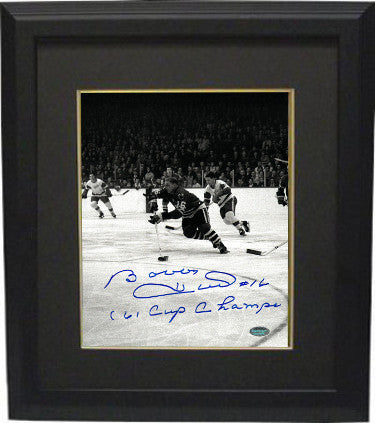 Bobby Hull signed Chicago Blackhawks Vintage B&W 8x10 Photo Framed 61 Cup Champs