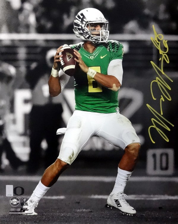 Marcus Mariota Signed 16x20 Photo Oregon Ducks MM Holo