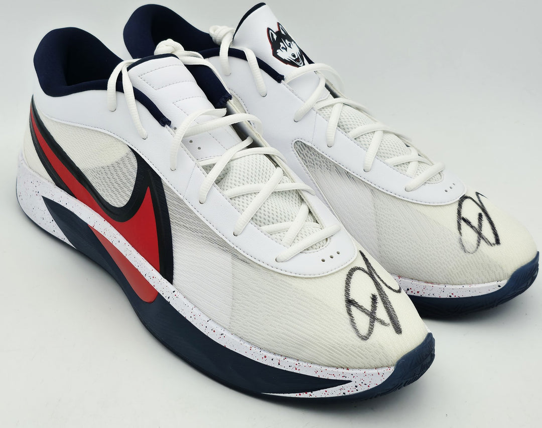 Giannis Auto 2024 (PE) Promo UConn Nike Zoom Freak 6 Game Shoes Size 17 Beckett