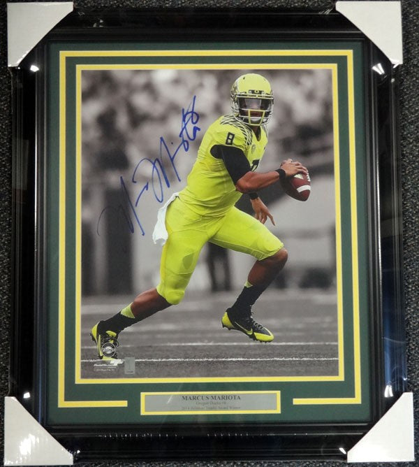 Marcus Mariota Signed Framed 16x20 Photo Oregon Ducks MM Holo