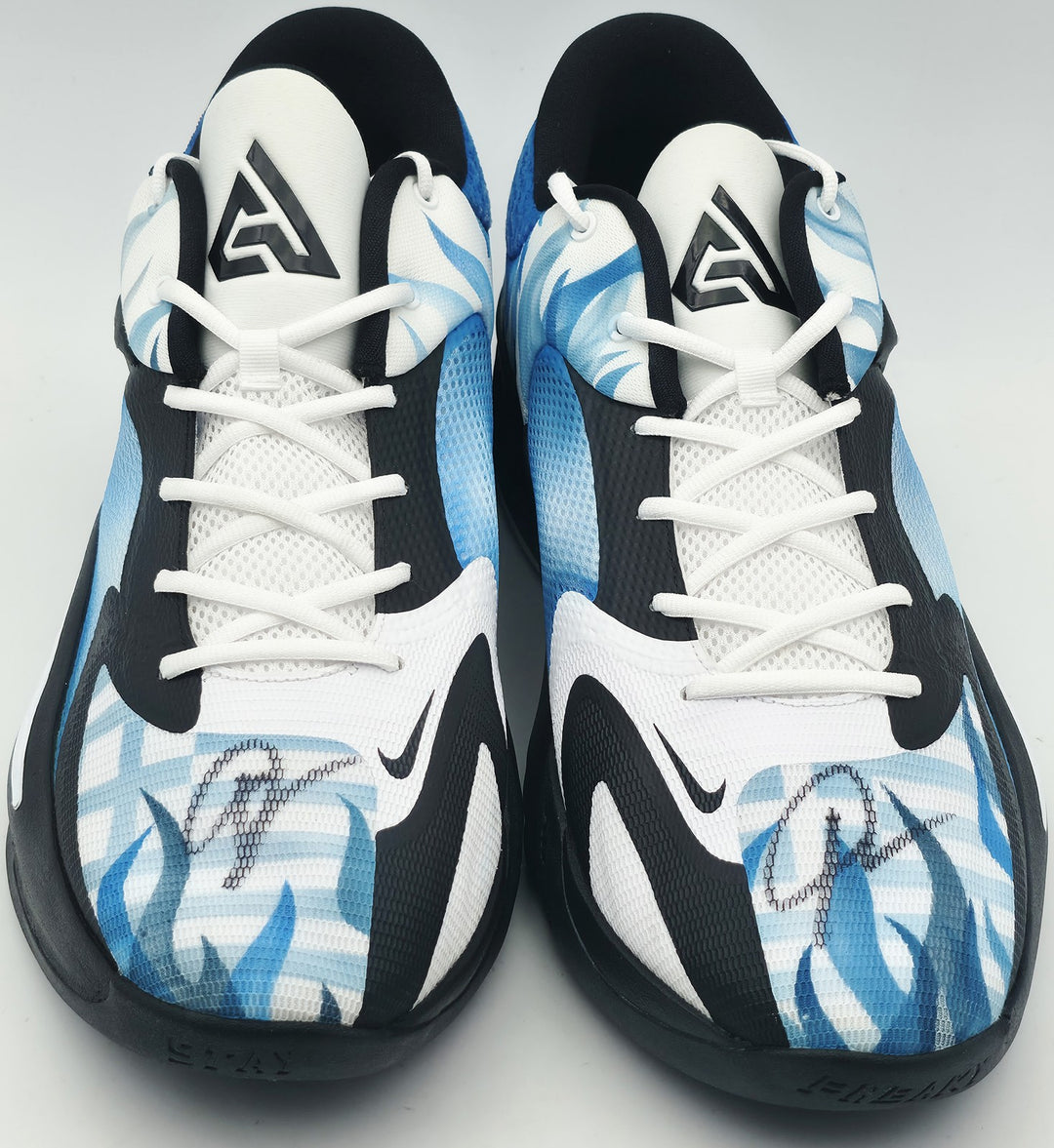 Giannis Antetokounmpo Auto Signed Nike Zoom Freak 4 Shoes Bucks Size 17 Beckett