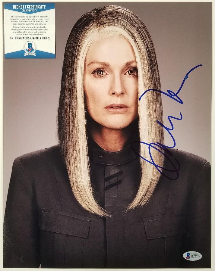 JULIANNE MOORE Signed 11x14 Photo Actress Hunger Games Auto (A)~ Beckett BAS COA