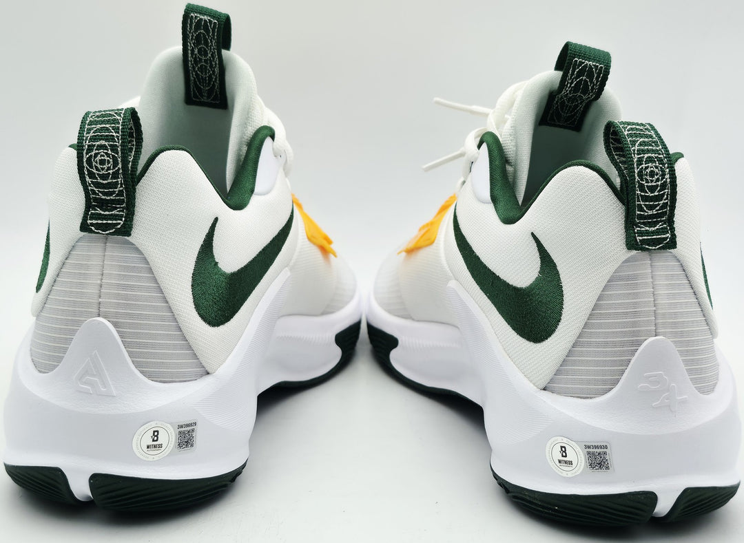 Giannis Auto 2021 (PE) Promo Baylor Nike Zoom Freak 3 Game Shoes Size 16 Beckett