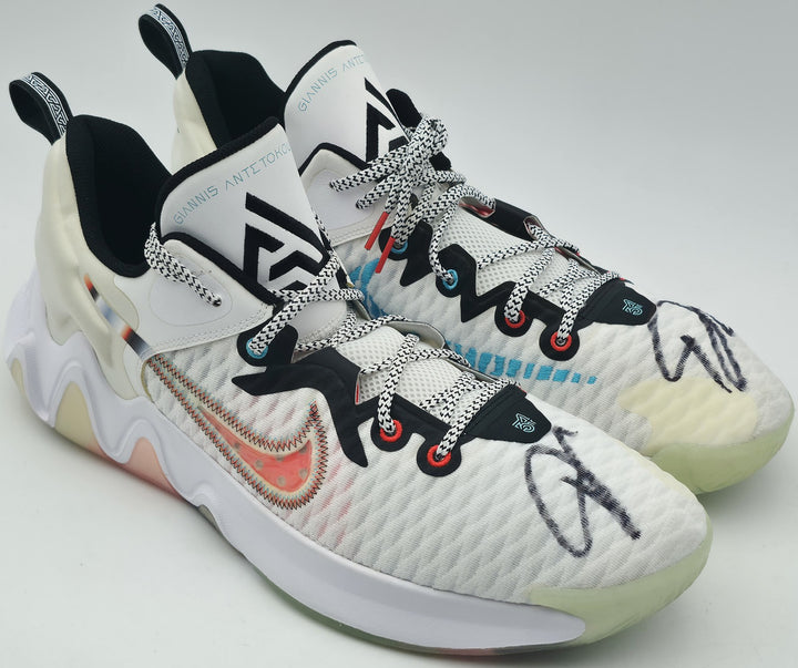 Giannis Antetokounmpo Auto Signed Nike Immortality 3 Shoes Bucks Size 17 Beckett