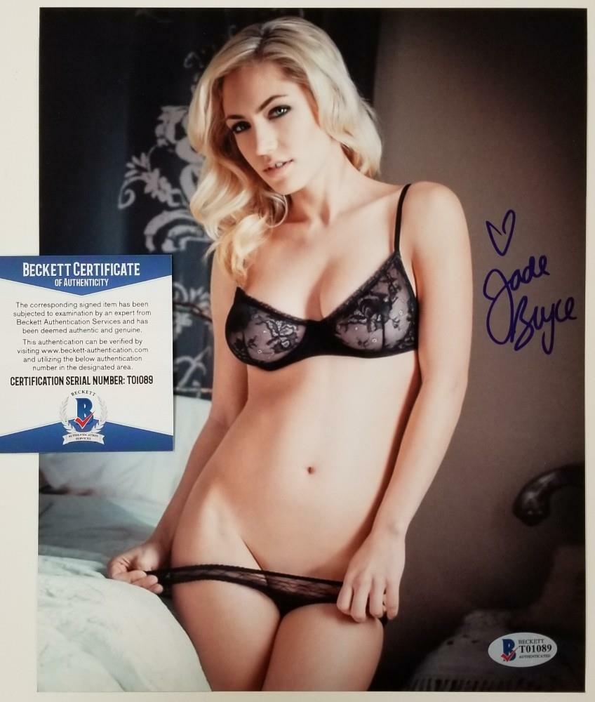 Bellator ring girl/model/actress Jade Bryce signed 8x10 Photo BAS COA Beckett