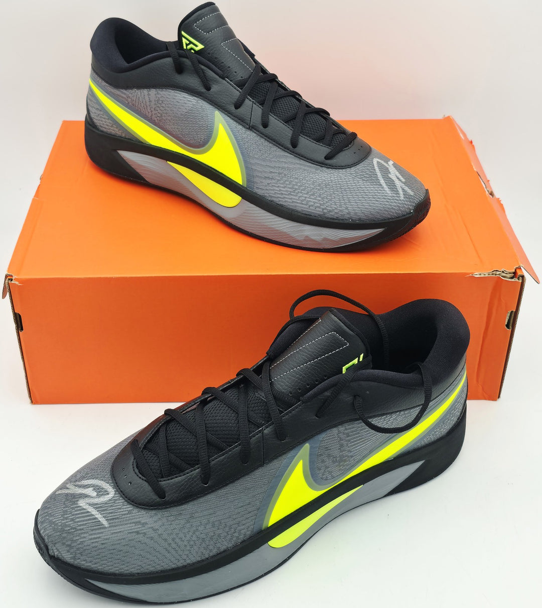 Giannis Antetokounmpo Auto Signed Nike Zoom Freak 6 Shoes Bucks Size 17 Beckett