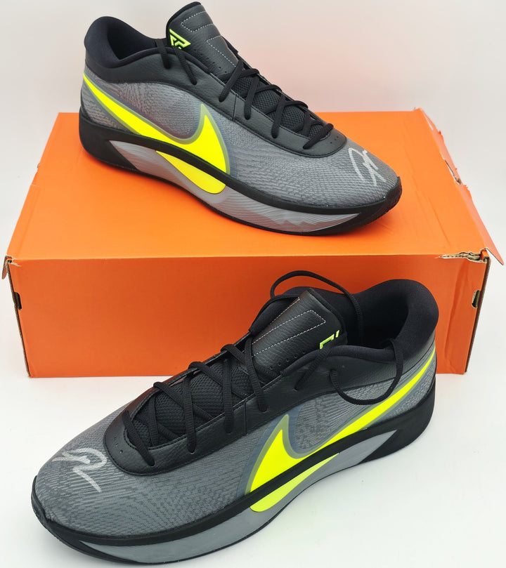 Giannis Antetokounmpo Auto Signed Nike Zoom Freak 6 Shoes Bucks Size 17 Beckett