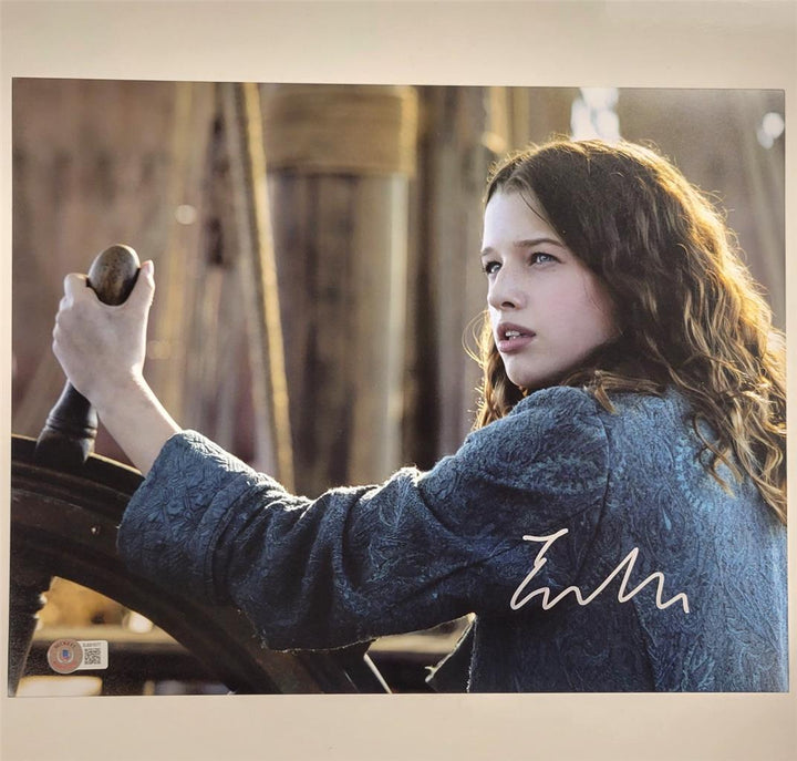 Ever Anderson signed Peter Pan & Wendy 11x14 photo autograph (A) Beckett BAS